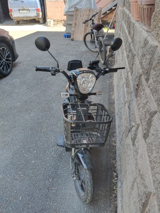 Продам скутер ск8