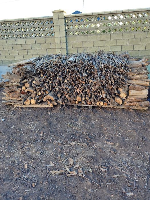 Дрова для топки дома или бани