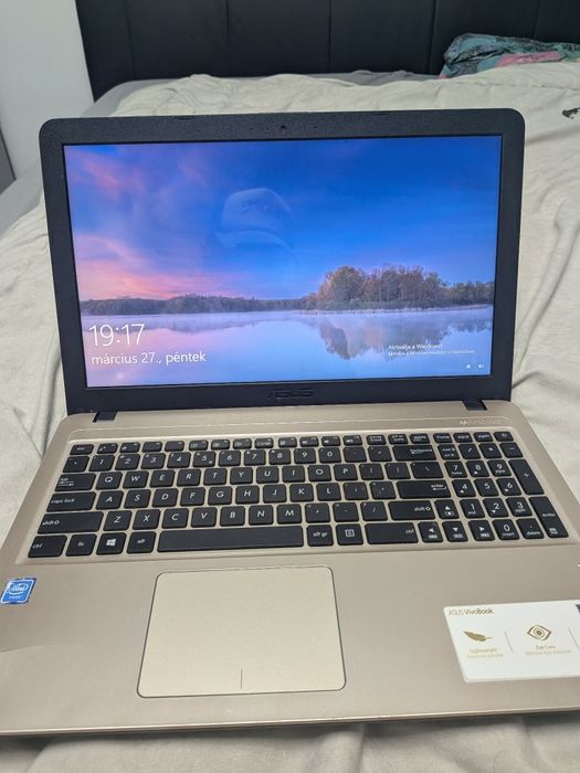 Laptop ASUS VivoBook 15 - Slim - 4GB RAM - Bonus KRESZ