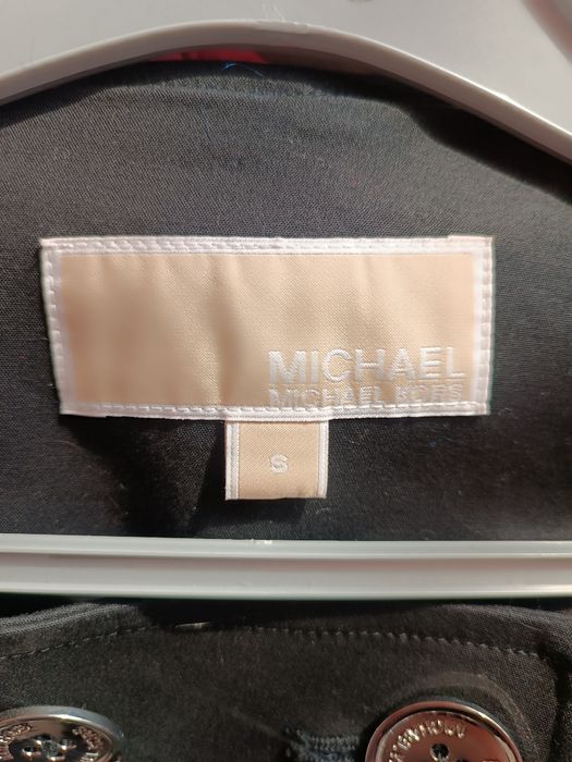 Тренч на марката Michael Kors