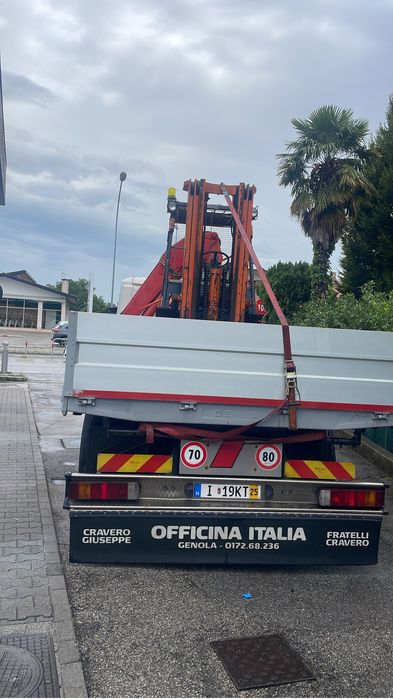 Camion Scania cu macara