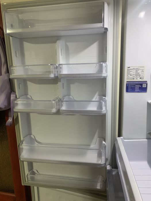 Продаю Холодильник Samsung