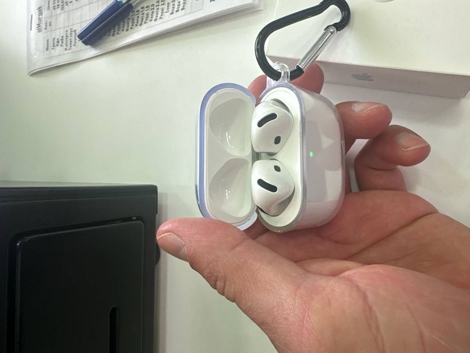 AirPods 4 поколение продаются
