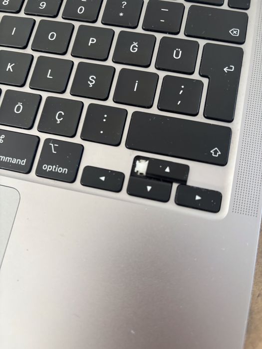 Macbook Air 13” Retina 2020 i3 8 GB RAM 256 SSD В отлично състояние