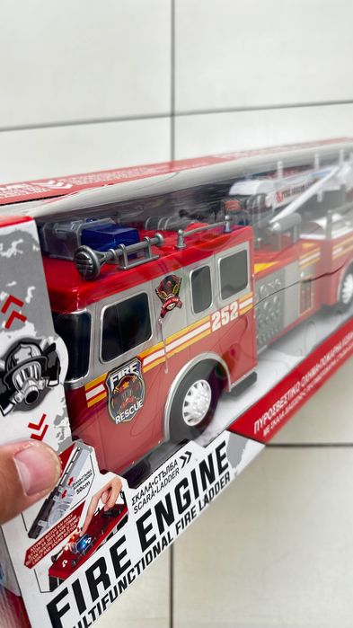 Vând jucărie Mașină de pompieri , superbă