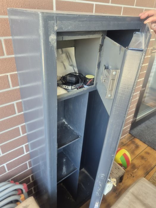 Металлический огнестойкий сейф