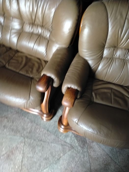 Set canapea 3 locuri și 2 fotolii piele naturala  lemn masiv