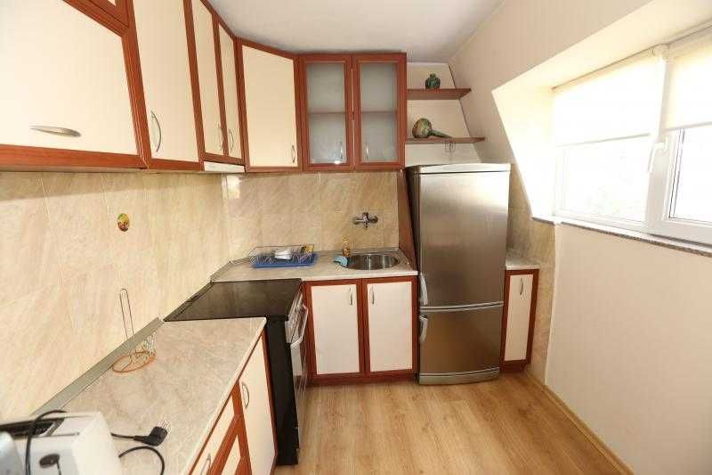 Топъл, светъл и просторен! Двустаен апартамент под наем в Центъра!