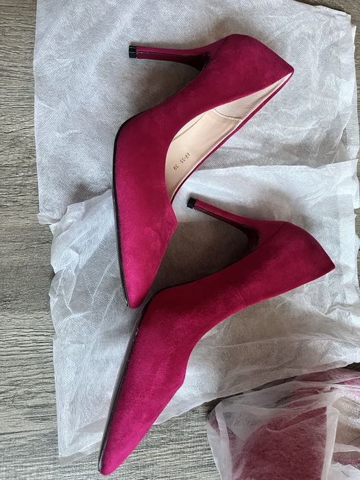 Нови празнични обувки 39 номер