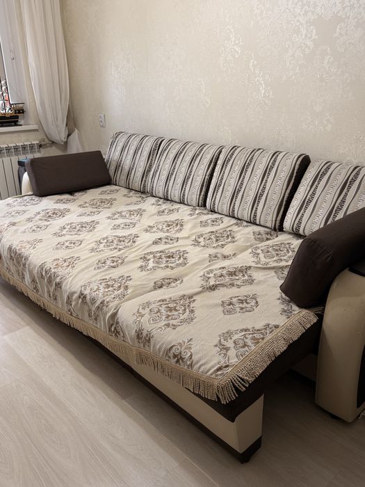 Продается диван длиной 2.80 м