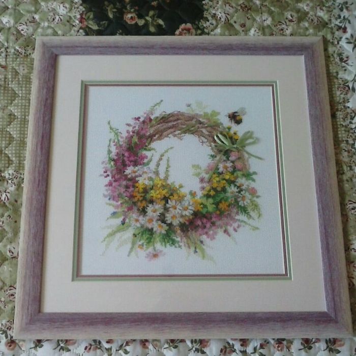 Картины в рамах . Вышивка