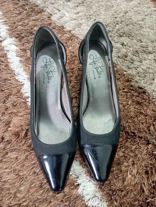 Продам классические туфли