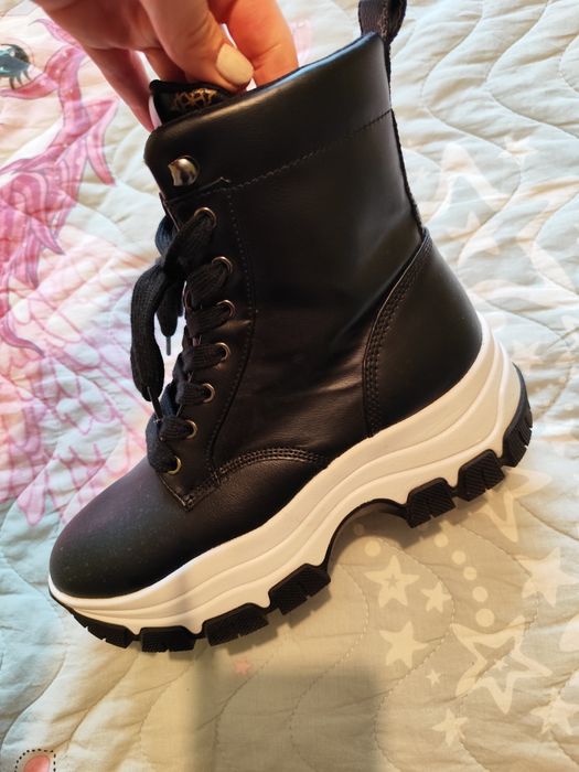 Ботуши Guess нови