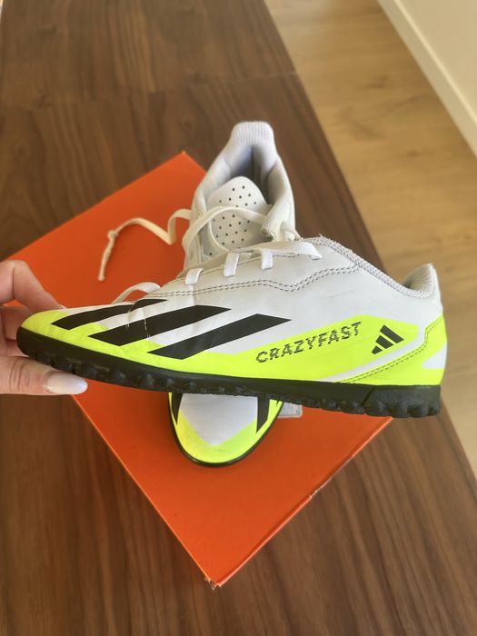 Adidasi pentru fotbal - marime 36 jumate