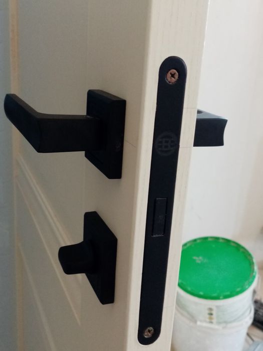 Услуги плотника, установка дверей