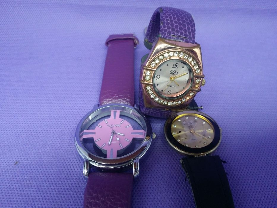 Продавам 3 броя кварцови часовника