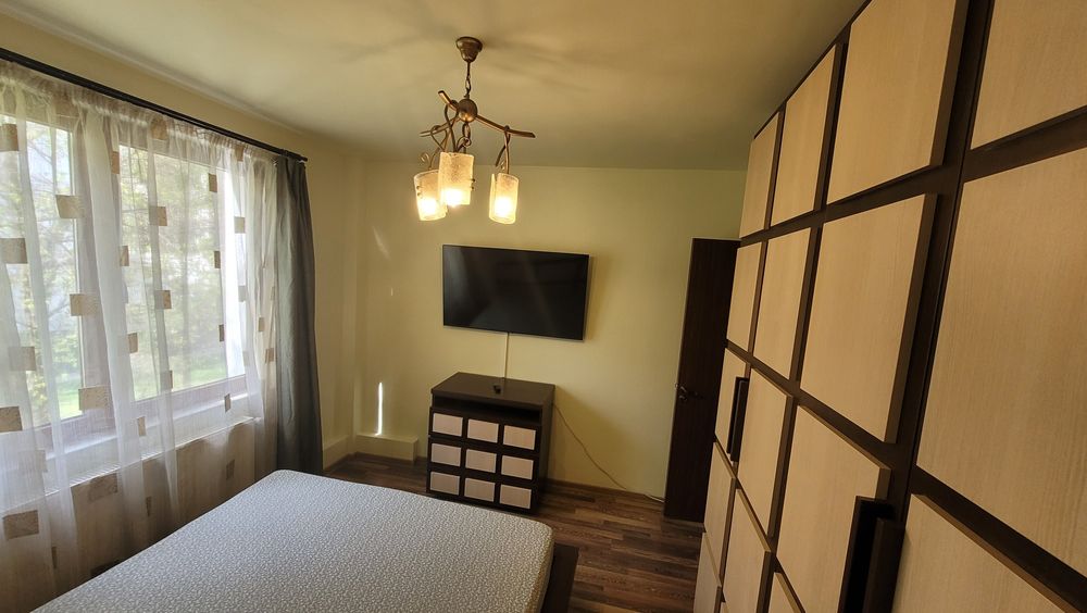 Apartament 3 camere de închiriat – Unirii (etaj 1, lângă școală)