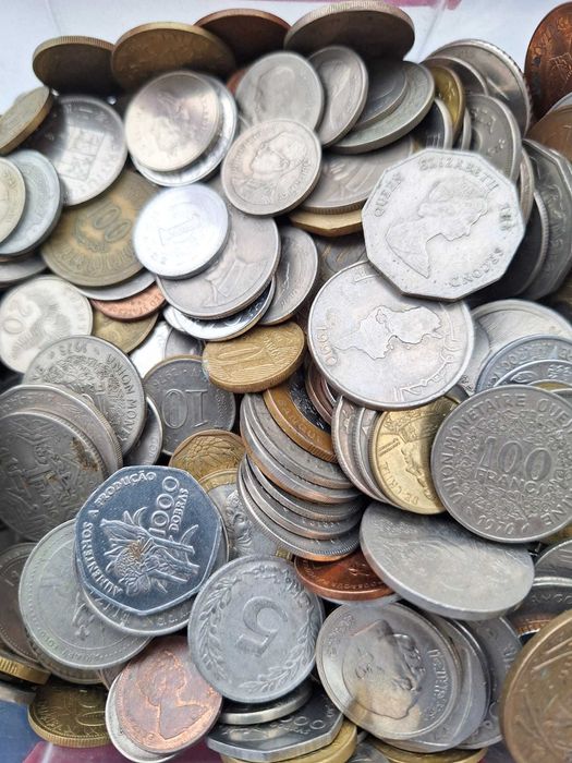 LOT peste 800 monede straine == America, Asia, Africa==