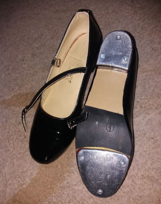 Туфли для танцев.