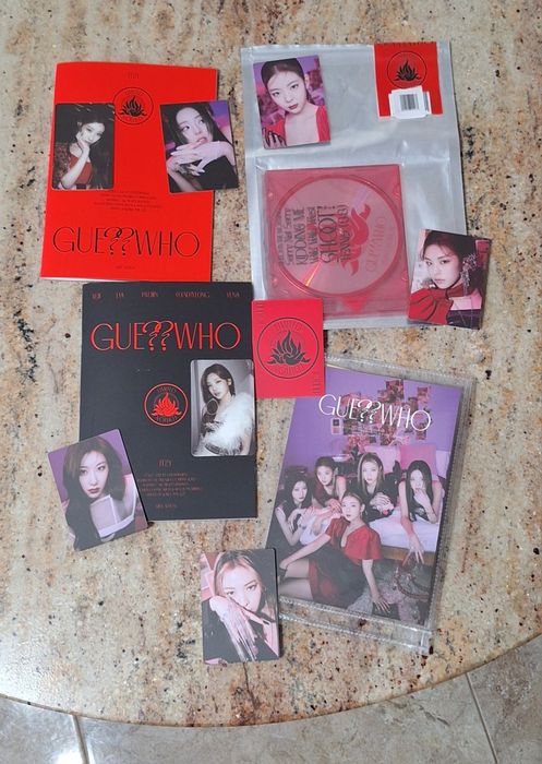 Кпоп албум Itzy Guess Who лимитирано издание