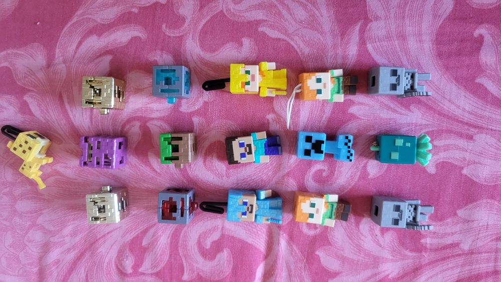 Продам киндер фигурки майнкрафт