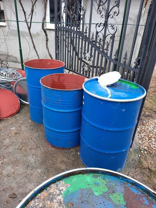 De vânzare butoaie din tablă