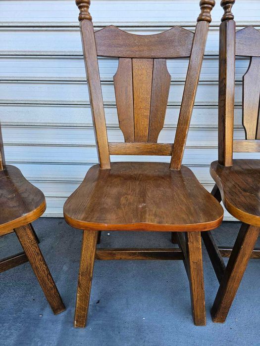 Шкафче изцело от масив