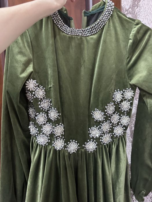 Qizlar va ayollar  uchun oqshom libosi