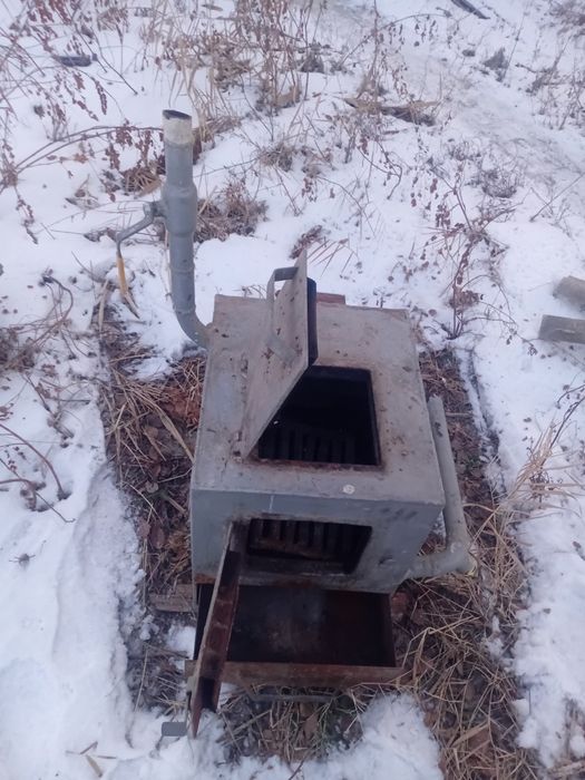 Печи, шкафы, унитаз.