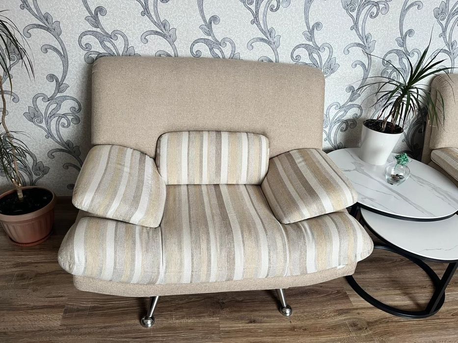 Диван и два кресла