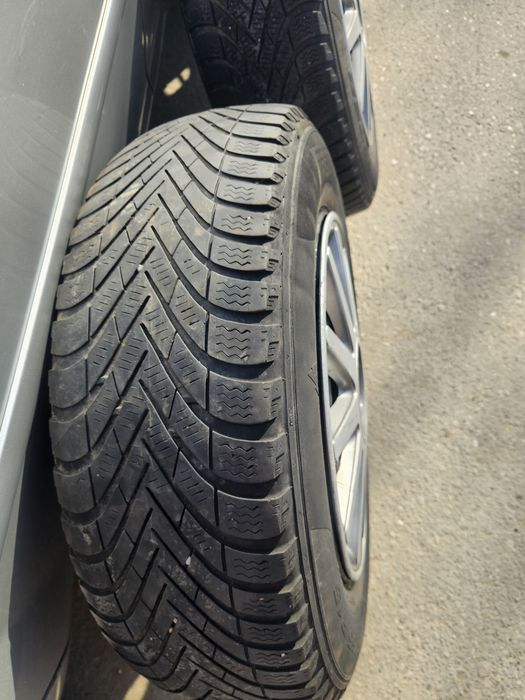 Vand jenti +anvelope R15