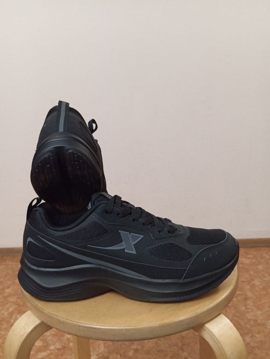 Продам новые кроссовки Xtep