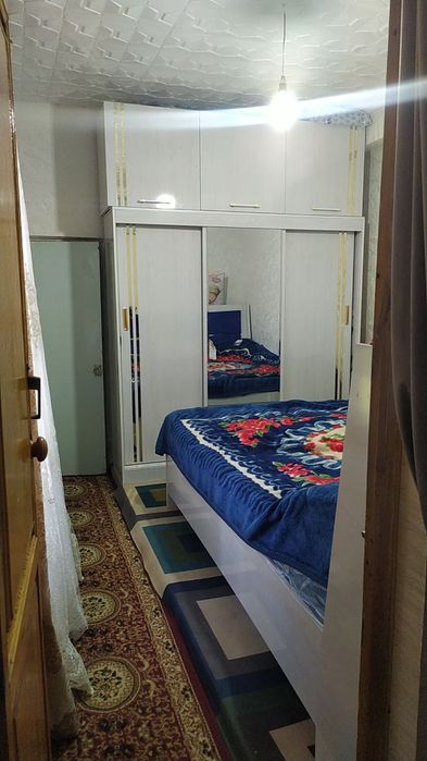 Uy sotiladi. Yakkasaroy