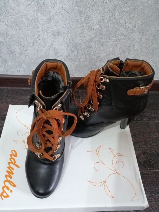 Продам весенние ботиночки