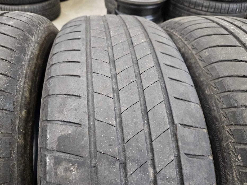 4 Anvelope de VARA 235.60.18 'Bridgestone' [dot 2022] ; stare buna