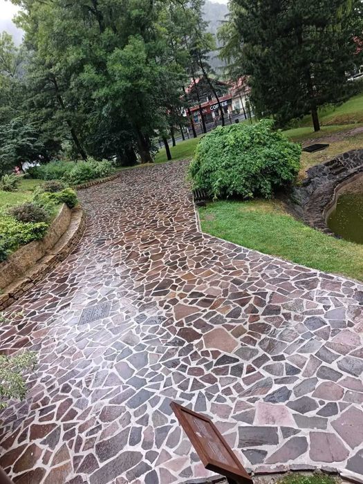Piatra naturala rezistenta la trafic greu – Transport si montaj in tara