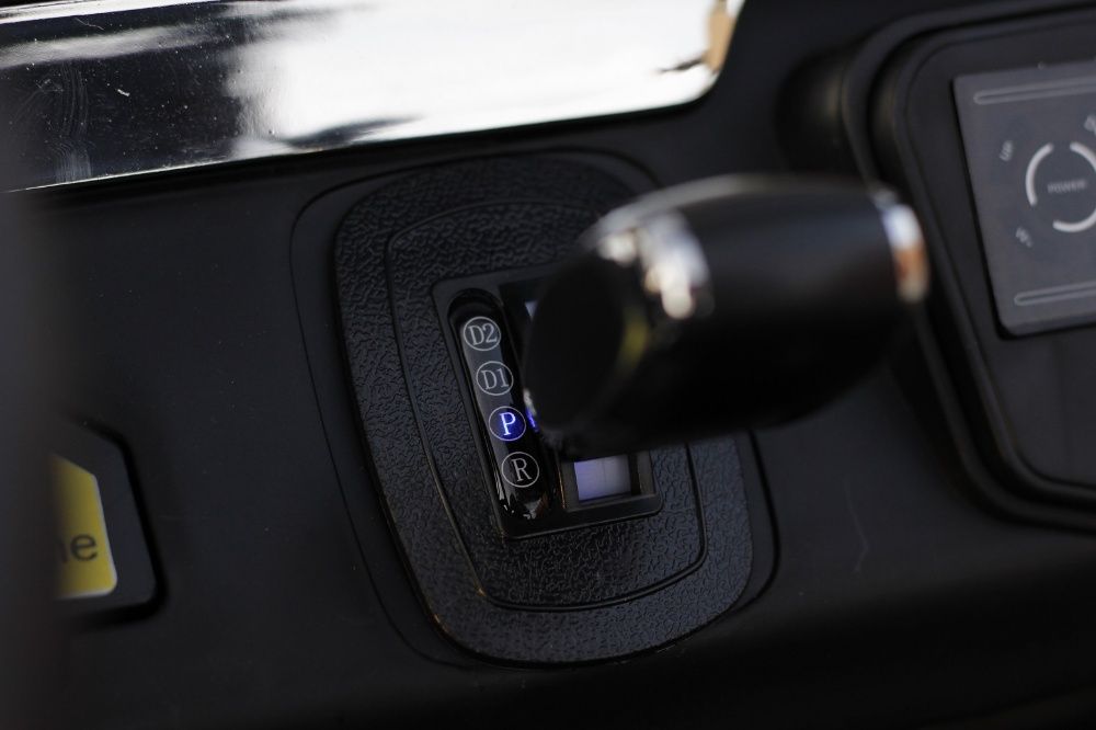 Masinuta electrica Kinderauto Mercedes UNIMOG STANDARD 12V #Rosu