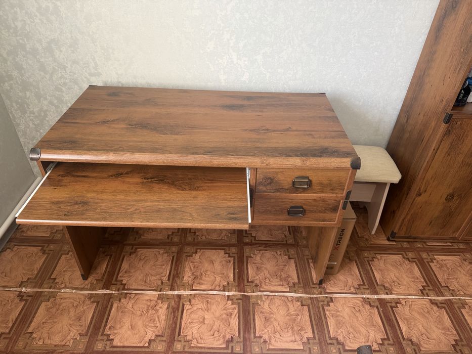 Продам компьтерный стол