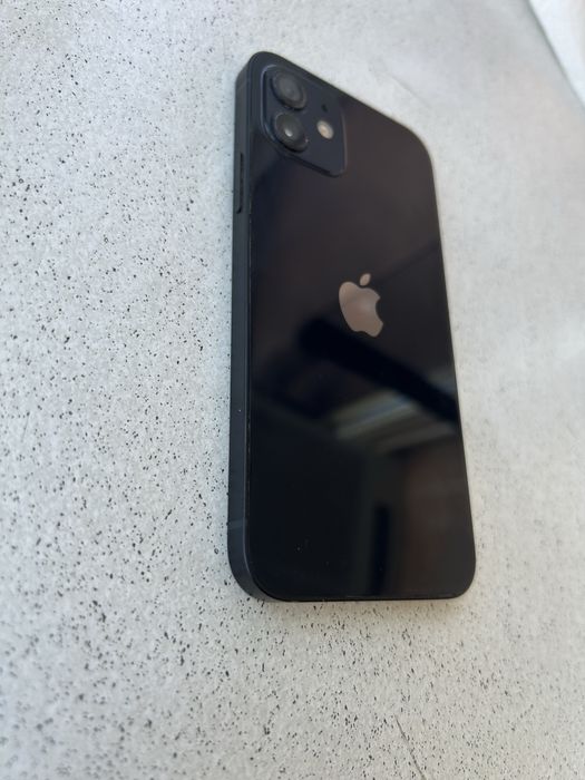 iPhone 12 nou putin folosit