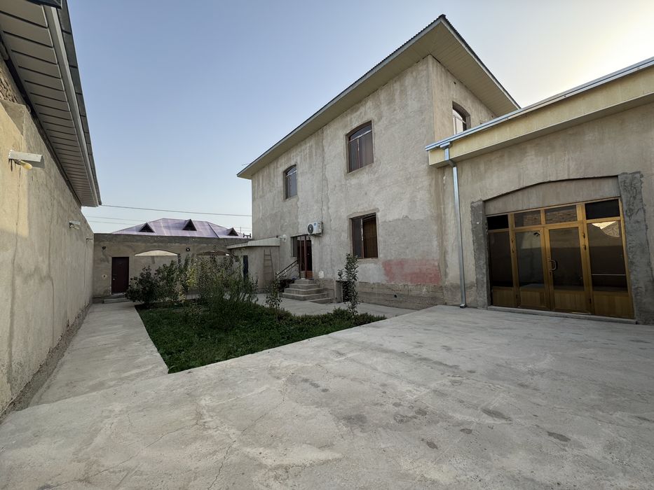 Дом в Бухаре 5соток.Адрес Отбозор.6 комнат 160.000$