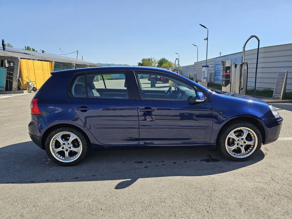 Vând Volkswagen Golf 5 1.6 FSI
