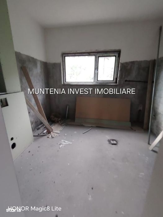 Oportunitate! Casă spațioasă, zona centrală - Pitești