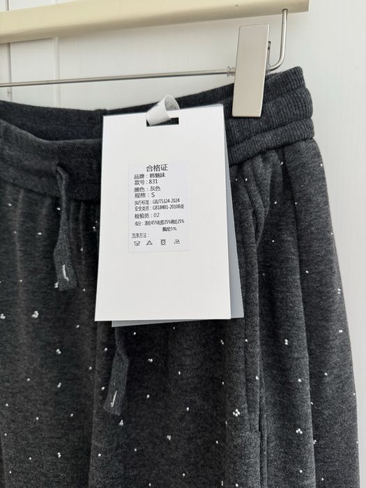 Продам новые теплые джогеры со стразами