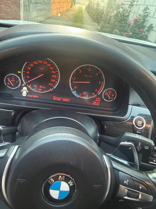 Titlu recomandat: BMW 530d xDrive Luxury 2014 – Head-Up Display, Trapă, 4 Zone, Hayon Electric