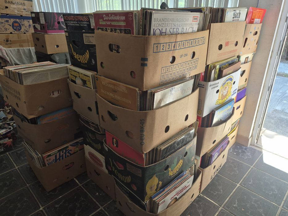 Vând Lot 300lp Discuri Vinil cu muzică clasică mixta 

Artiști:

- Fra
