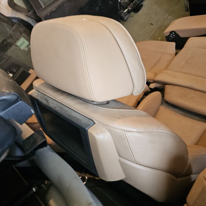 BMW F01 Кожен салон в добро същоияние и работещ Ел и дисплеи 1000лв с