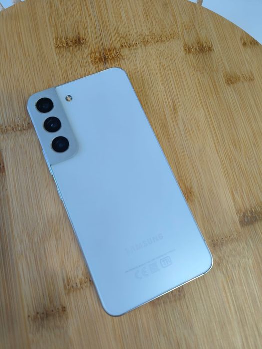 Samsung Galaxy S22 256/8