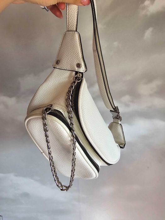 Дамска бяла спортна чанта