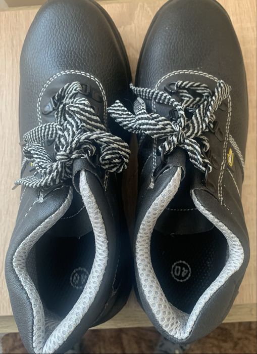 Работни обувки с бомбе