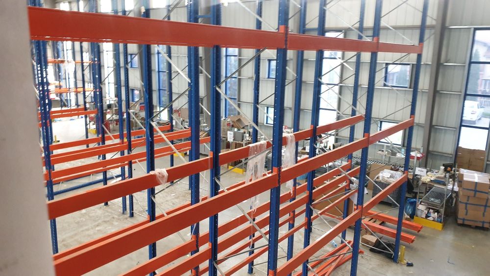 Lichidare de stoc la rafturi metalice profesionale avem pe stoc